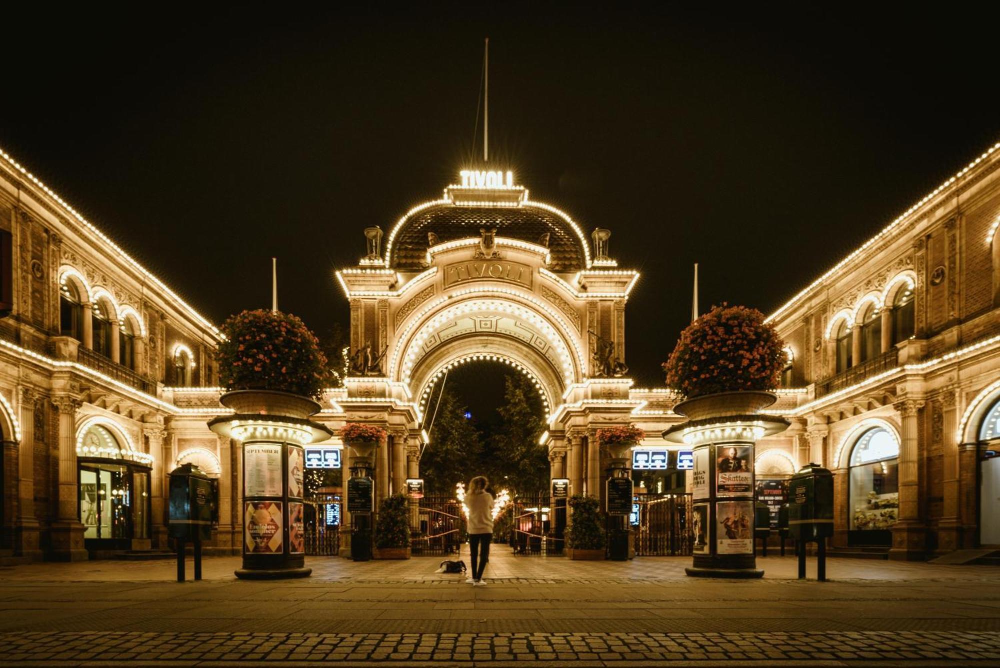 Large In By Tivoli Gardens * København
